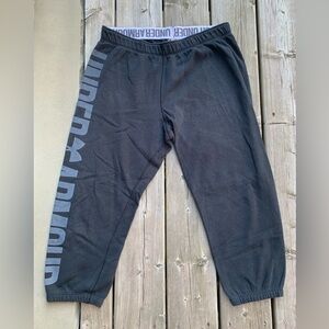 Under Armour Black Capris Track Pants Size S/M